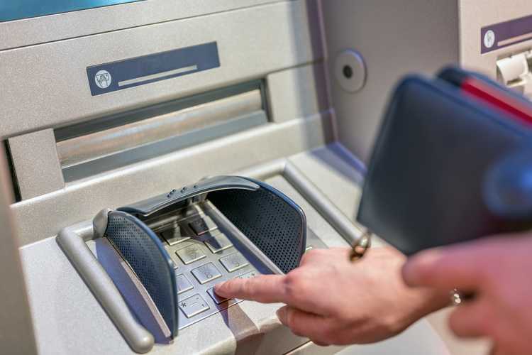 Best banks to avoid atm fees